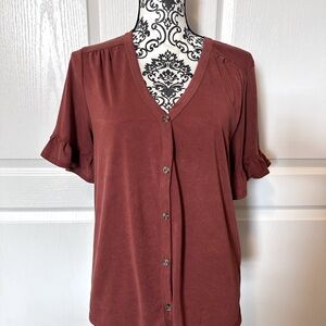 Women’s Rust Color Green Envelope Short Sleeve Shirt, Size Medium